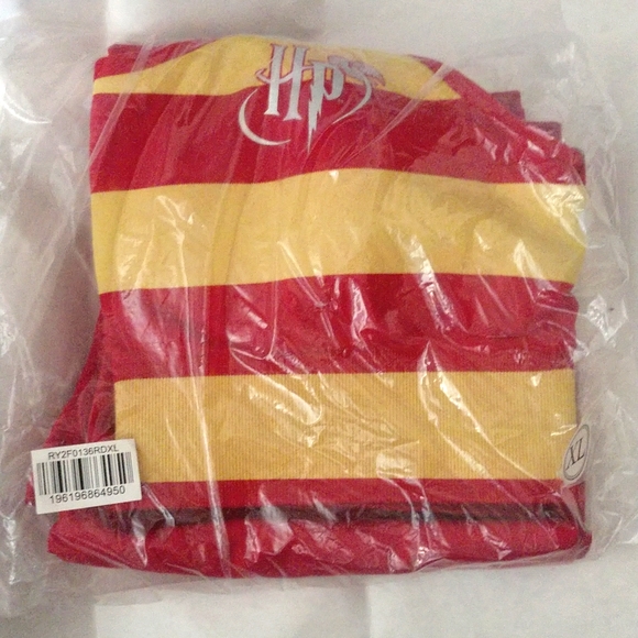 Harry Potter Gryffindor Sports Bra & Shorts NWT - Picture 5 of 7